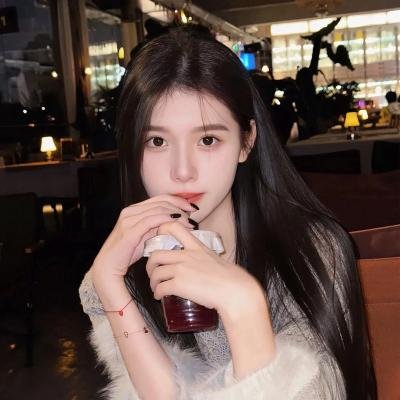 你一个企业家，亲自给顾客开车门